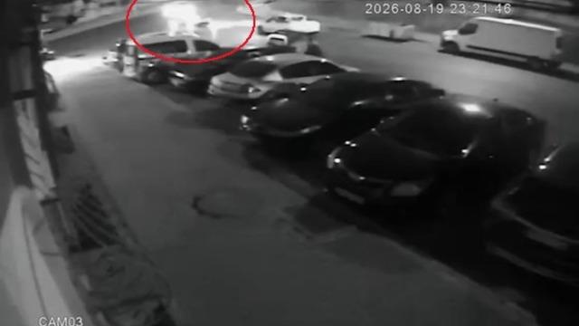 Motosiklet ile taksi kafa kafaya çarpıştı