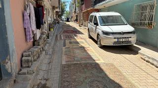 Bir mahalle halılarla kaplandı! Nedenini duyan şaşırıyor