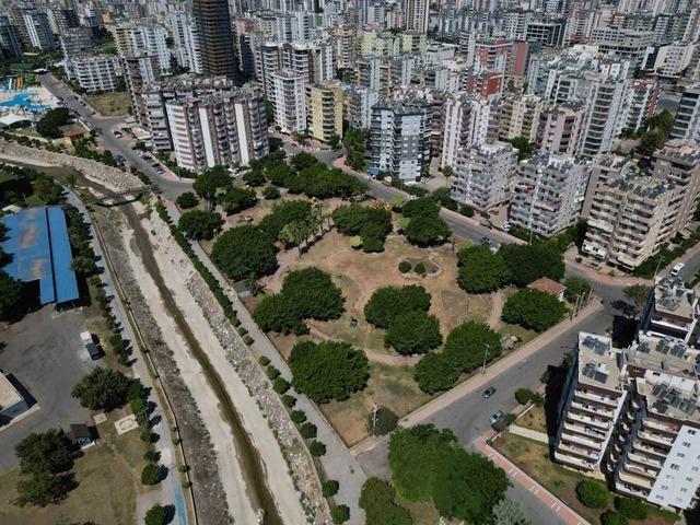 Mersin’de iki park baştan sona yenileniyor 2