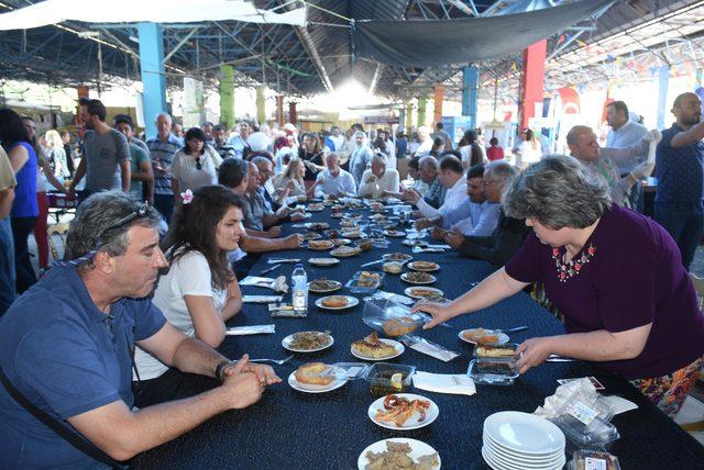 Kırsal pazarda Roman havalı ‘gastronomi festivali’