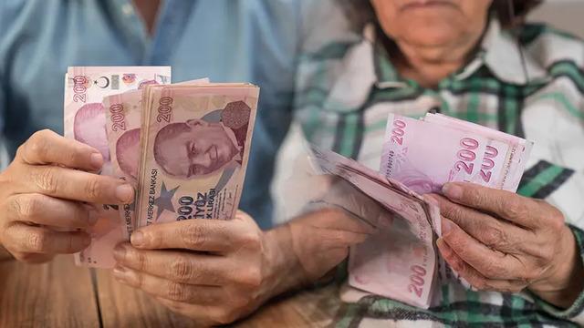 Memur ve emeklinin dört gözle beklediği zam oranında 2 senaryo var!