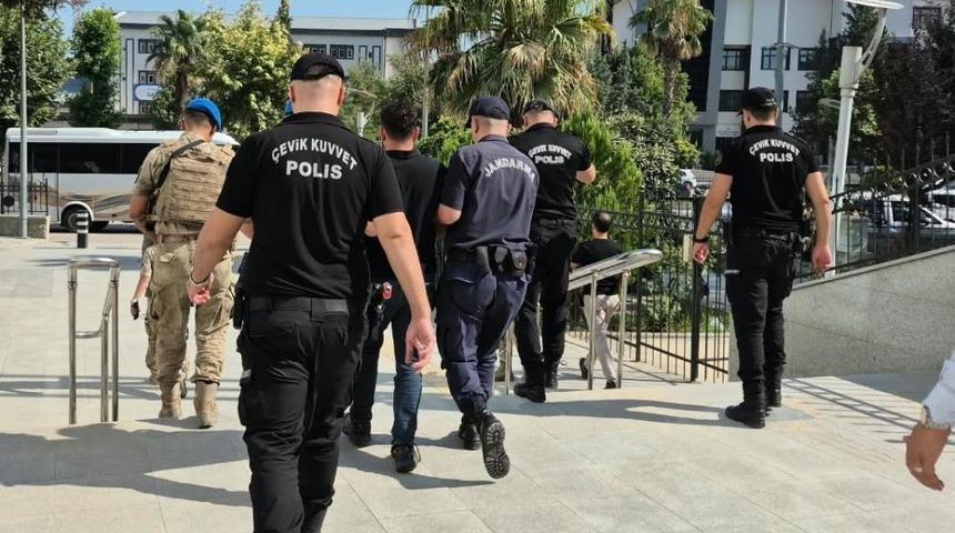 Eniştesini &ouml;ld&uuml;r&uuml;p 'yaralı var' ihbarıyla kayıplara karışmıştı: Tutuklandı