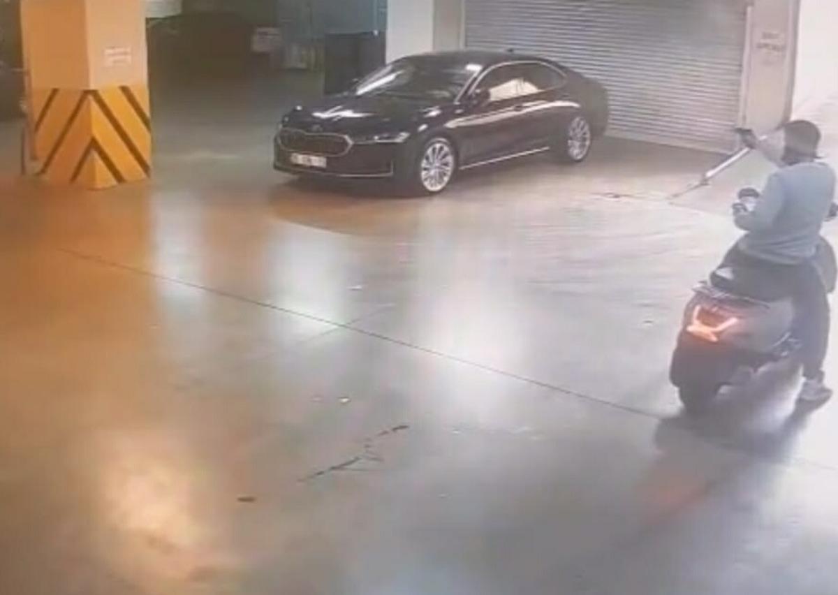&Ccedil;iğli Belediye Başkanı Yıldız ın park halindeki makam aracına silahlı saldırı 3