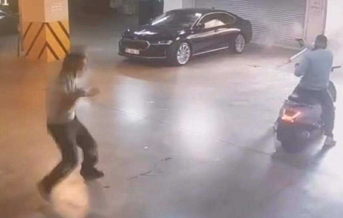Çiğli Belediye Başkanı Yıldız ın park halindeki makam aracına silahlı saldırı 2