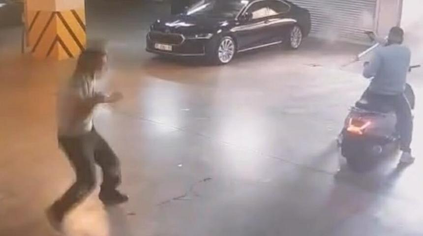 &Ccedil;iğli Belediye Başkanı Yıldız'ın park halindeki makam aracına silahlı saldırı