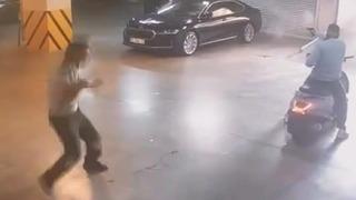 Çiğli Belediye Başkanı Yıldız'ın park halindeki makam aracına silahlı saldırı