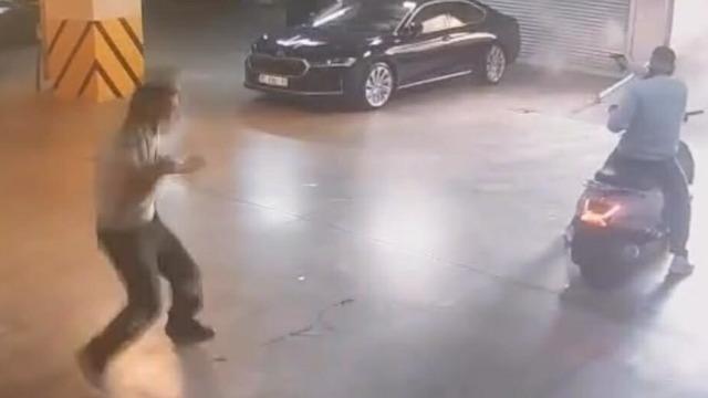 Çiğli Belediye Başkanı Yıldız'ın park halindeki makam aracına silahlı saldırı