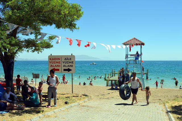 Erciş'te Kadın ve Aile Plajı'nın açılışı yapıldı