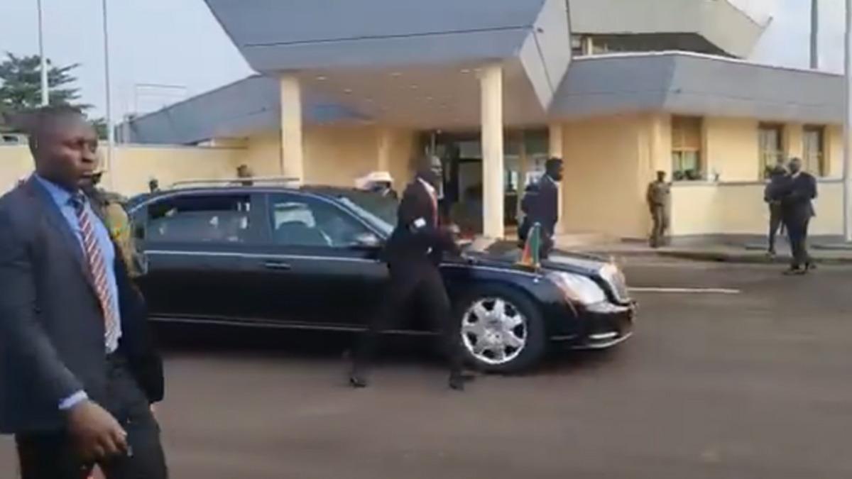 Dünya bu seyahati konuşuyor: Kamerun Cumhurbaşkanı Biya 74 gün sonra ülkesine döndü 1