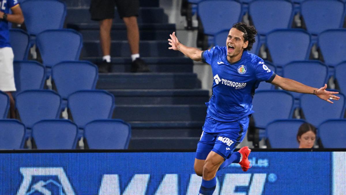 Eski takımına döner dönmez yapacağını yaptı! Enes Ünal a 10 dakika yetti 1