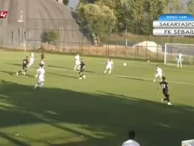 Hazırlık ma&ccedil;ında saha karıştı! Boğazını sıktı...