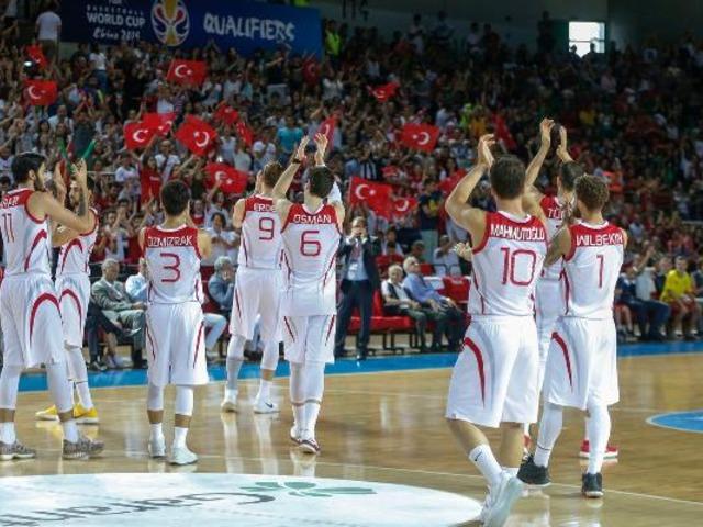 Milliler, İsveç'e fark attı!