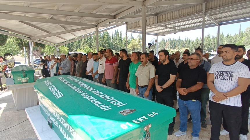 Adana'da baba ve oğlunu silahla &ouml;ld&uuml;ren zanlı tutuklandı