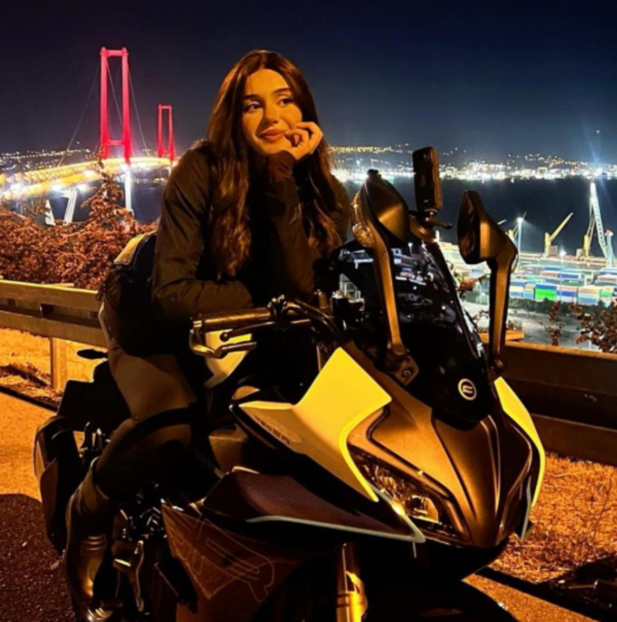 Ceyda Yakova kaza sonrası bunları s&ouml;ylemiş... Acılı aile: "G&ouml;r&uuml;nt&uuml;leri izledik" 1