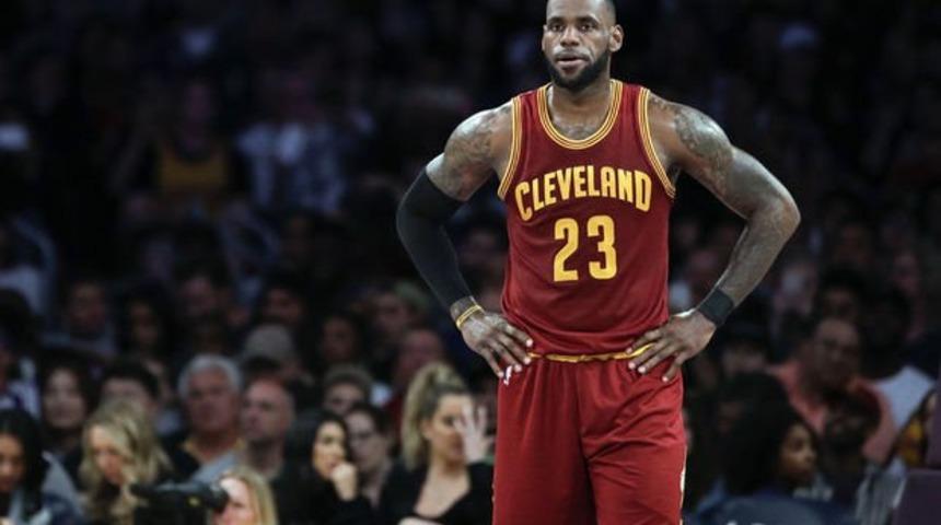 LeBron James Los Angeles Lakers'la anlaştı