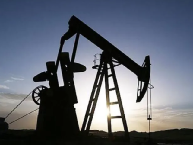 Brent petrol&uuml;n varili 93,40 dolardan işlem g&ouml;r&uuml;yor
