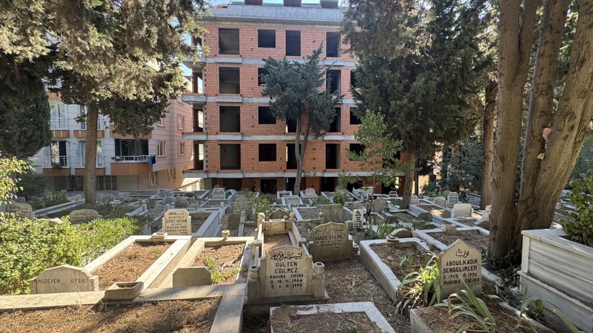 Şaşırtan görüntüler! Mezarlık manzaralı satılık sıfır daireler 3