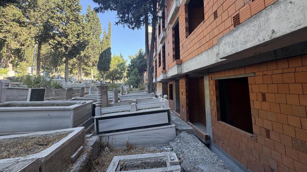 Şaşırtan görüntüler! Mezarlık manzaralı satılık sıfır daireler 4