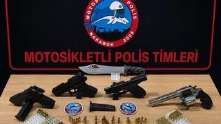 Polisin şüphe üzerine durdurduğu araçtan silah çıktı