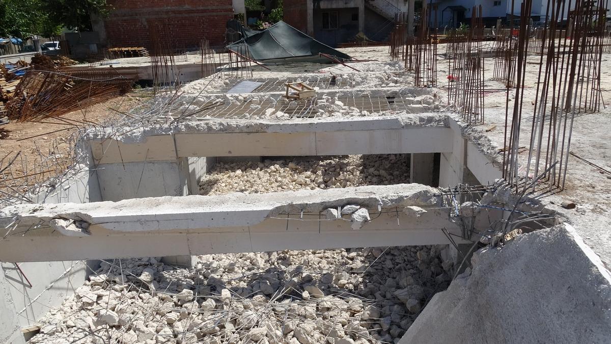 Yer: Malatya! Eline balyozu aldı kendi yaptığı inşaatı yıktı 1