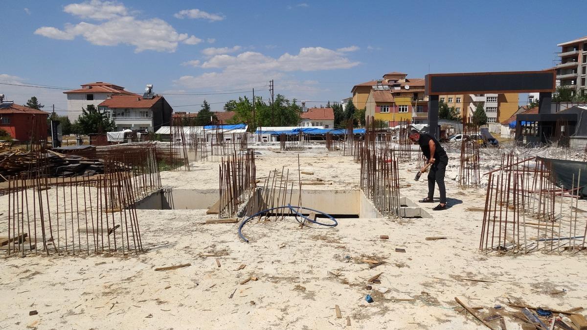 Yer: Malatya! Eline balyozu aldı kendi yaptığı inşaatı yıktı 4