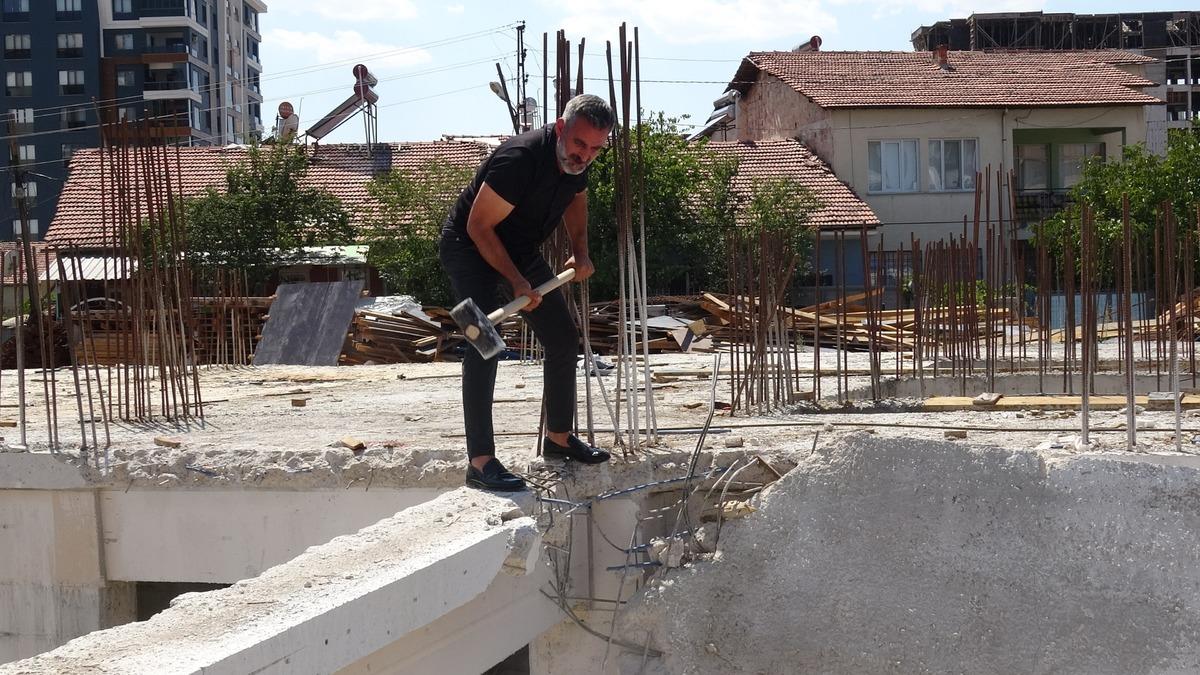 Yer: Malatya! Eline balyozu aldı kendi yaptığı inşaatı yıktı 2