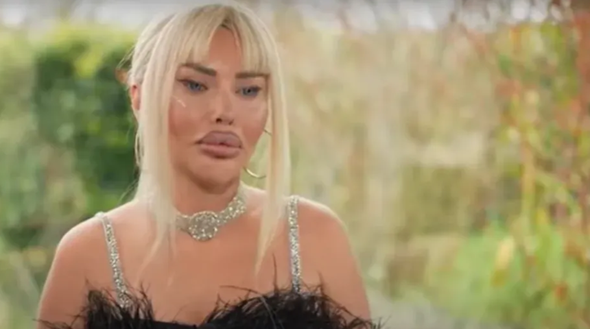 Estetiklerini tek tek sıralamıştı! TikTok fenomeni Pınar &Ouml;zkurteller şimdi de g&ouml;zlerini boyattı