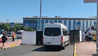 Emekli polis kız arkadaşını tabancayla vurarak &ouml;ld&uuml;rd&uuml;