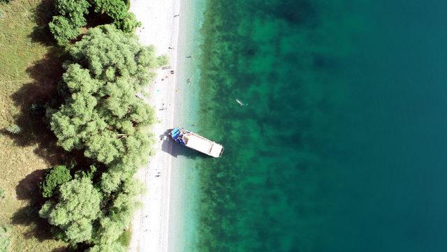 Van Gölü’nün saklı koyları turistleri bekliyor