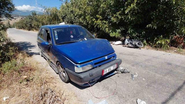 Bolu&rsquo;da otomobille &ccedil;arpışan motosikletin s&uuml;r&uuml;c&uuml;s&uuml; yaralandı 4
