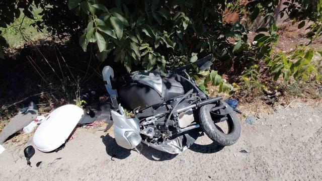 Bolu&rsquo;da otomobille &ccedil;arpışan motosikletin s&uuml;r&uuml;c&uuml;s&uuml; yaralandı 1