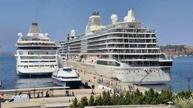 Bodrum&rsquo;a iki gemi ile 1144 yolcu geldi 5