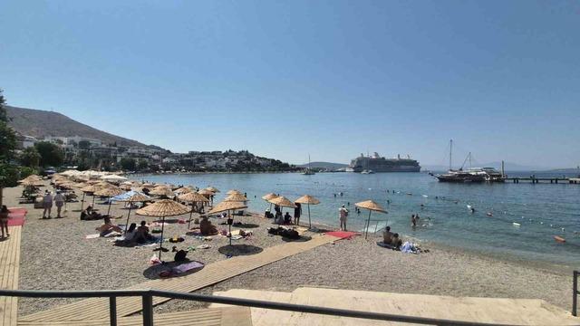 Bodrum&rsquo;a iki gemi ile 1144 yolcu geldi 2
