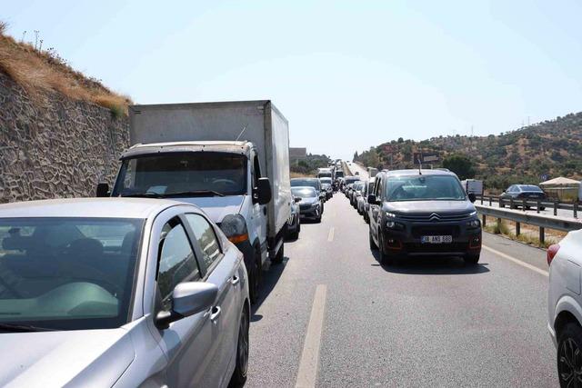 Kazalar sonrası Aydın Muğla karayolu kilitlendi: "Ara&ccedil; kuyruğu 5 kilometreye ulaştı" 5
