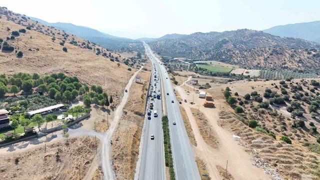 Kazalar sonrası Aydın Muğla karayolu kilitlendi: "Ara&ccedil; kuyruğu 5 kilometreye ulaştı" 2