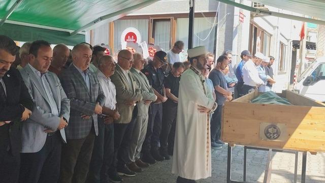 Yeğeniyle selde kaybolan ve 7 g&uuml;n sonra cansız bedeni bulunan dayı, toprağa verildi 4