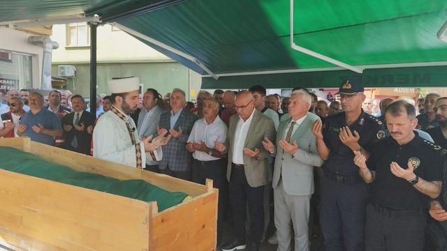 Yeğeniyle selde kaybolan ve 7 g&uuml;n sonra cansız bedeni bulunan dayı, toprağa verildi 3