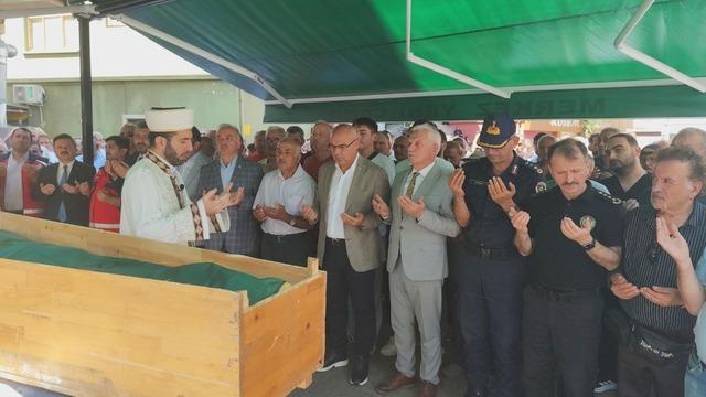 Yeğeniyle selde kaybolan ve 7 g&uuml;n sonra cansız bedeni bulunan dayı, toprağa verildi 2