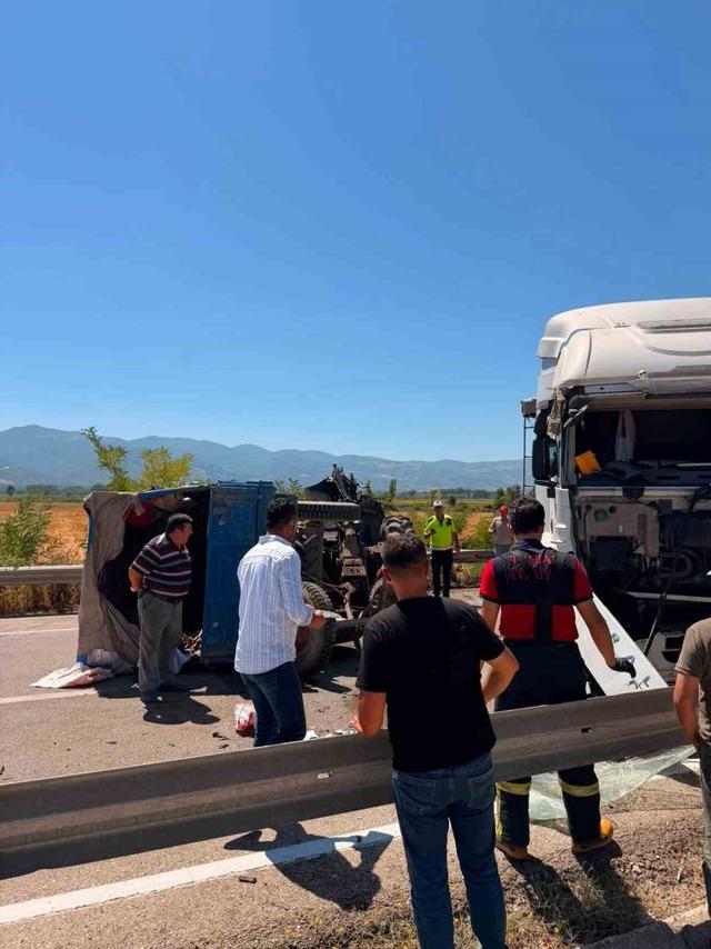 Tır ile trakt&ouml;r &ccedil;arpıştı: 1 yaralı 2