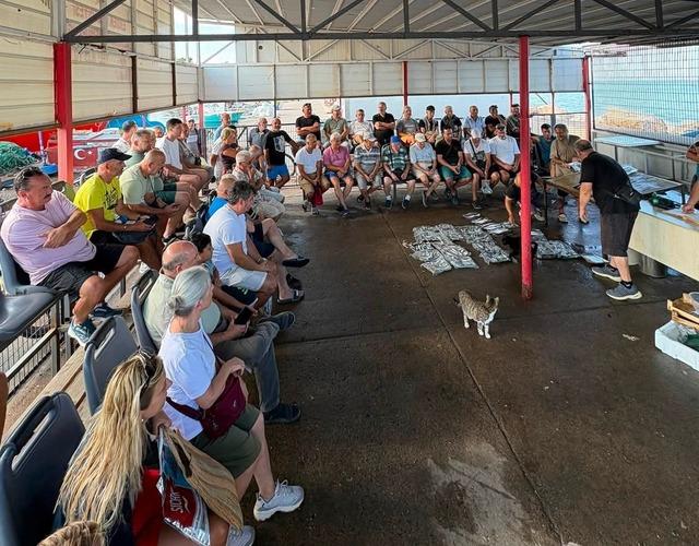 Erdek&rsquo;te balıklar mezatta satışa sunuldu 2