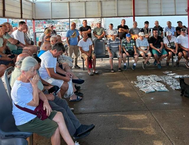 Erdek&rsquo;te balıklar mezatta satışa sunuldu 3