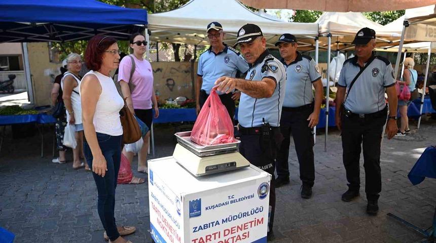 Kuşadası zabıtasından pazar denetimi