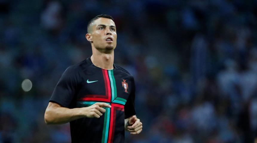 Juventus, Ronaldo'yu kadrosuna katmak için menajeriyle görüştü!