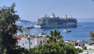 Bodrum'a iki gemi ile 1144 yolcu geldi