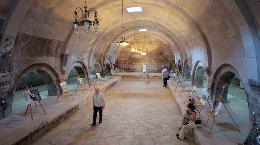 Iğdır&rsquo;daki tarihi Ejder Kervansarayı tarihin izlerini taşıyor