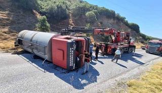 Alaşehir-Eşme yolunda tanker devrildi