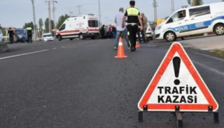 Gaziantep&rsquo;te otomobiller kafa kafaya &ccedil;arpıştı: 1&rsquo;i ağır 3 yaralı