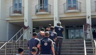 Bodrum ve Marmaris&rsquo;te g&ouml;&ccedil;men ka&ccedil;ak&ccedil;ılığı operasyonu: 5 tutuklama