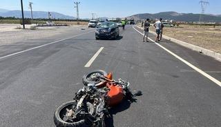 Burdur'da otomobille &ccedil;arpışan motosikletin s&uuml;r&uuml;c&uuml;s&uuml; &ouml;ld&uuml;