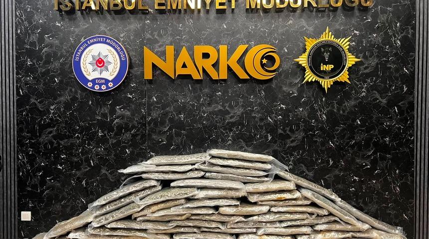 İstanbul&rsquo;da bir ara&ccedil;ta 83 kilogram skunk ele ge&ccedil;irildi